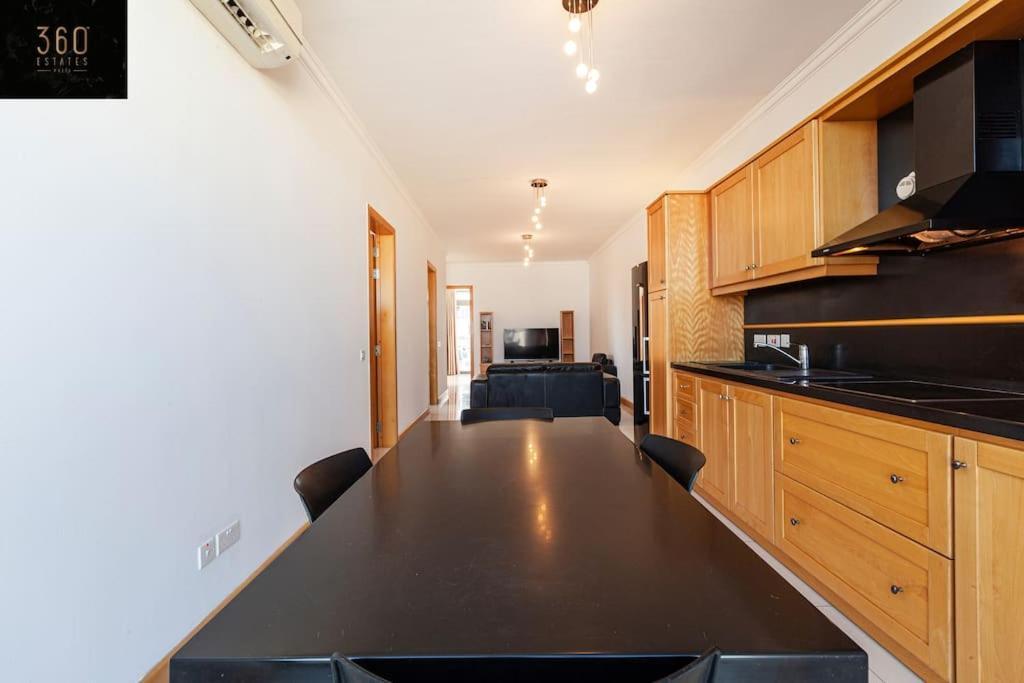 Comfortable Penthouse, Served With Lift, Wifi & Ac By 360 Estates Gzira Exterior foto